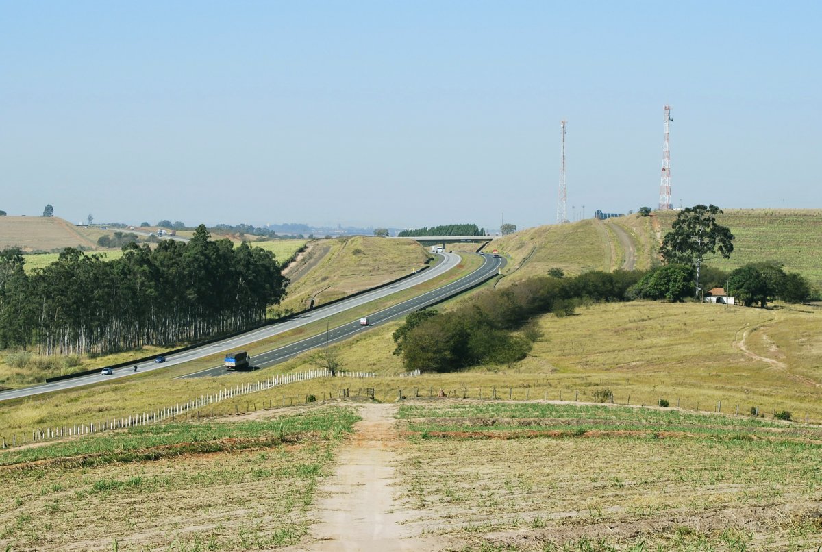 Vista da fazenda com rod. dos Bandeirantes