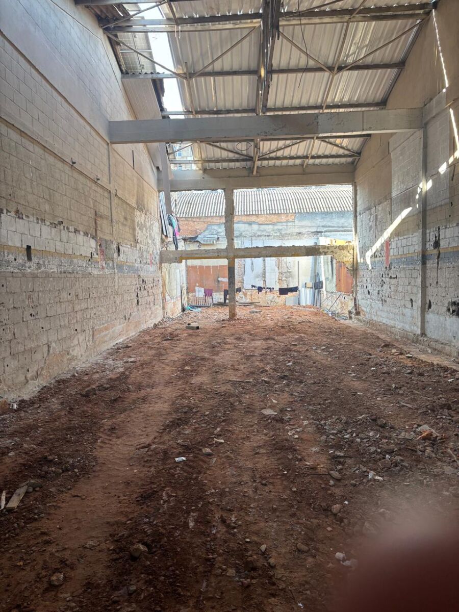 Galpão em reforma.