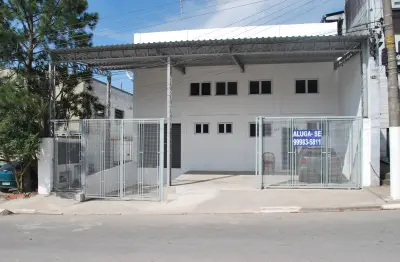 Vista frontal do galpão