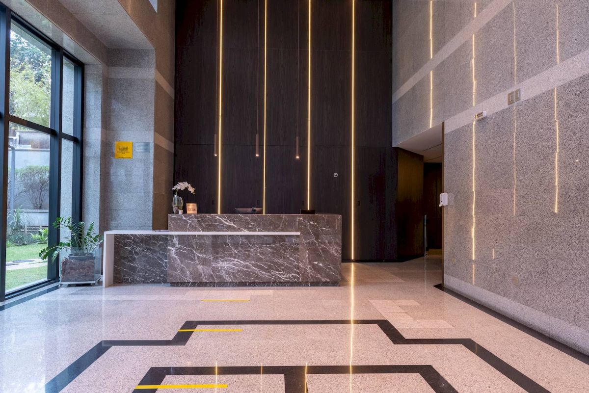 Grande hall de recepção dos visitantes do edifício.